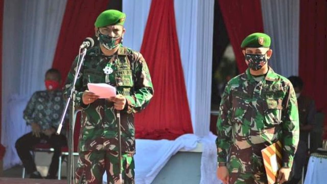 Dandim 1404/Pinrang, Letkol Inf Wahyudi Amry saat memimpin Apel Gelar Pasukan Penegakan Disiplin Protokoler kesehatan covid-19 di halaman Kantor Bupati Pinrang