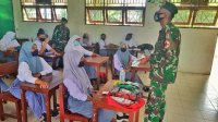 Satgas Yonif MR 413 Kostrad Beri Materi Kesehatan pada Siswa Perbatasan