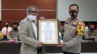 Komnas Perlindungan Anak Indonesia Serahkan Penghargaan ke Penyidik Polda Sulteng