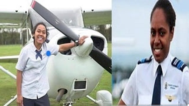 Dua puteri Papua menjadi pilot wanita, Vanda Korisano dan Martha Itaar.