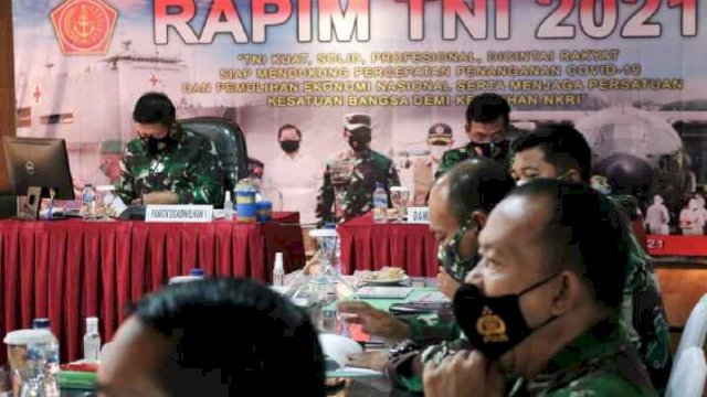 Pangkogabwilhan I Laksdya TNI I N.G. Ariawan, S.E, M.M mengikuti rapat pimpinan (rapim) TNI 2021 secara virtual.