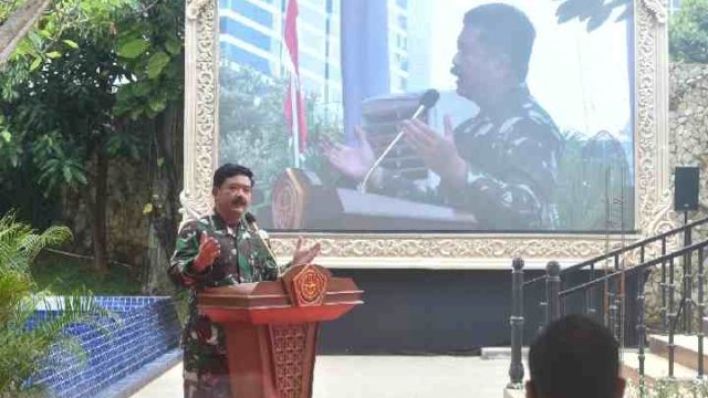 Panglima TNI, Marsekal TNI Hadi Tjahjanto, S.I.P memberi sambutan pada petakan batu pertama renovasi Museum Satria Mandala. 
