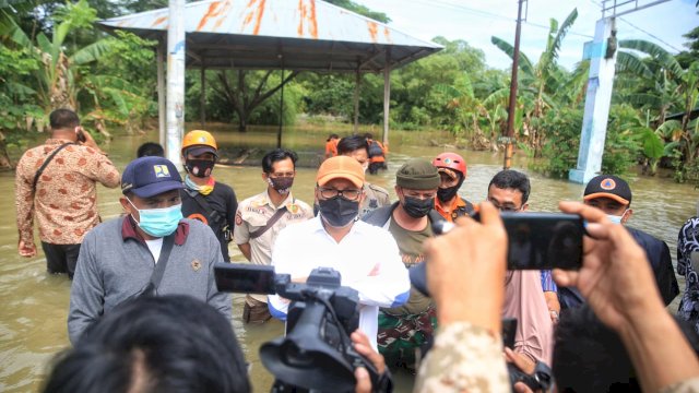 Danny Pomanto Saat Tinjau Lokasi Banjir di Komplek Kodam 3