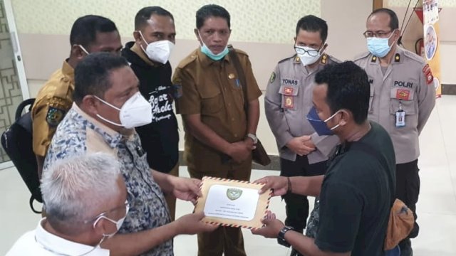 Warga Maluku Korban Bom Gereja Katedral Dapat Santunan dari Wali Kota Tual