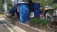 Potret Kota Makassar: Median Jalan Dikuasai PKL