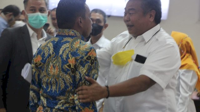 Wakil Ketua DPRD Sulsel Syaharuddin Alrif dari Fraksi Nasdem dan Arfandy Idris anggota DPRD Sulsel dari Fraksi Golkar.