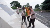 Hari Bhayangkara ke-75, Polda Sulsel Tabur Bunga di TMP Panaikang