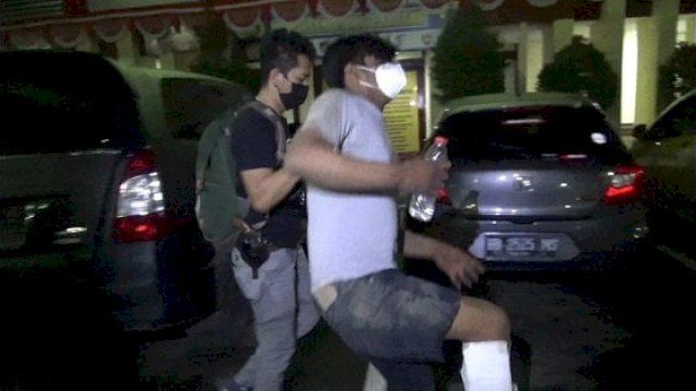 Polisi Tembak Begal di Makassar. 