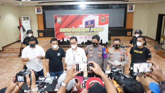Polisi Gelar Konferensi Pers Kasus Pemerkosaan dan Perampokan di Mapolrestabes Makassar. 