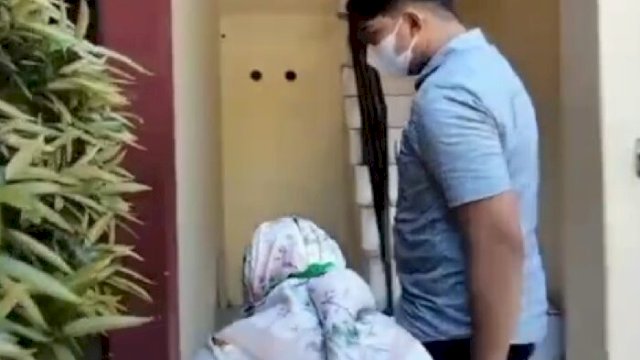 Wanita yang merupakan Pelaku Copet Ditangkap. (Istimewa).