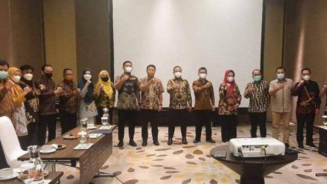 Pelaksana Tugas Gubernur Sulawesi Selatan (Sulsel), Andi Sudirman Sulaiman memaparkan Usulan Program Prioritas Pemerintah Provinsi Sulawesi Selatan Tahun Anggaran 2022, di Kementerian Perencanaan Pembangunan Nasional (PPN)/Badan Perencanaan Pembangunan Nasional (Bappenas). 