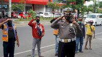 Polisi Ini Ajak Tukang Parkir di Makassar Upacara Virtual Detik-detik Kemerdekaan RI ke-76