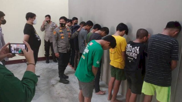 11 pelaku yang berhasil diamankan oleh pihak Resmob Polsek Ujung Pandang dengan Jatanras Polrestabes Makassar.