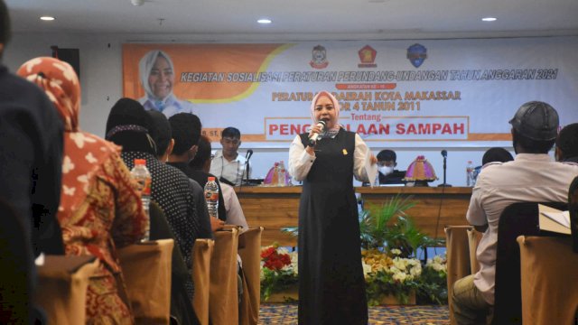 Anggota DPRD Kota Makassar, Nunung Dasniar menggelar sosialisasi peraturan daerah (Perda) nomor 4 tahun 2011 tentang pengelolan sampah di Hotel Grand Maleo, Sabtu (13/11/2021).