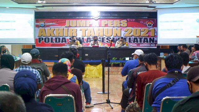 Release akhir tahun Polda Sulsel yang dilaksanakan di Aula Polrestabes Makassar