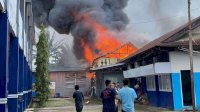 Tujuh Rumah dan Satu Ruang SMK Penerbangan Terbakar