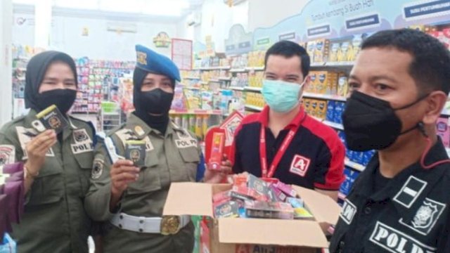 Razia kondom yang dilakukan Satpol PP Makassar