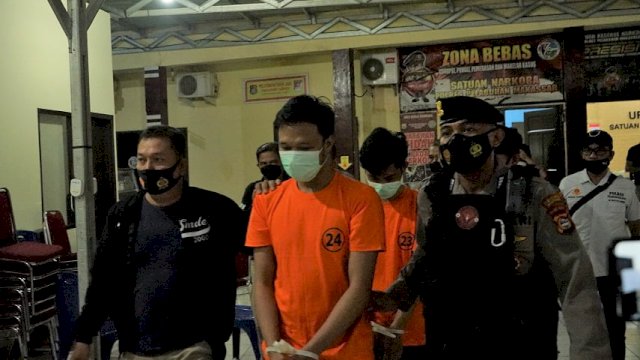Dua tersangka narkoba yang diamankan aparat Polres Pelabuhan Makassar