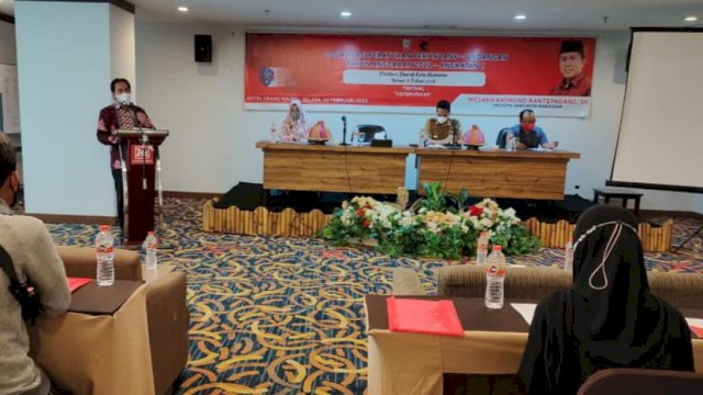 Legislator PDI Perjuangan Makassar, Mesakh Raymond Rantepadang sosialisasikan Perda Kepemudaan, di Grand Maleo Hotel, Jl Pelita Raya, Selasa (22/2/2022).
