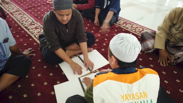 Bantu Disabilitas Tunanetra, Yayasan Hadji Kalla Rutinkan Belajar Baca Quran Braille