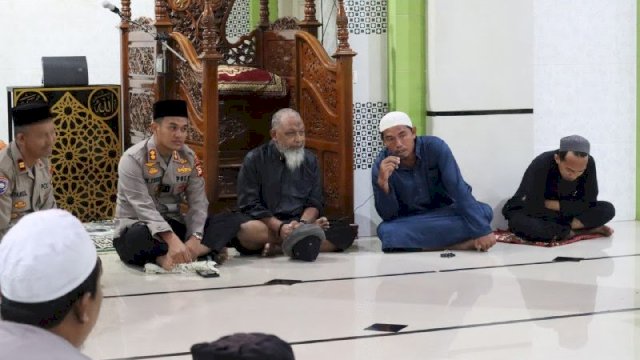 Makmurkan Masjid, Kapolres Palopo Safari Subuh di Masjid Al-Barakah