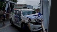 Mobil PJR DitLantas Polda Sulbar Tabrak Pagar Jembatan DI Lembang Pinrang