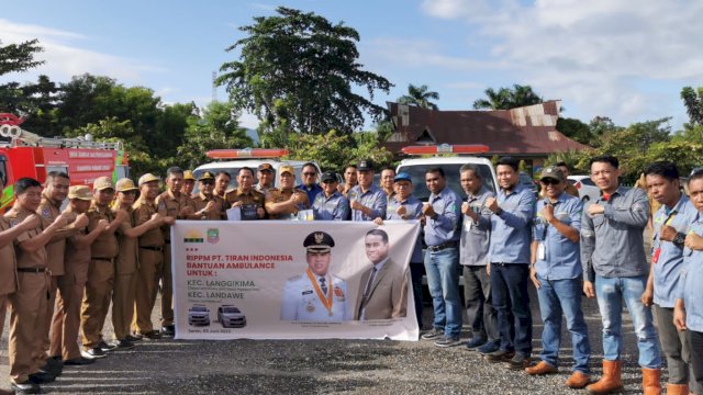 PT Tiran Indonesia Beri Bantuan Ambulance Dua Kecamatan di Konawe Utara