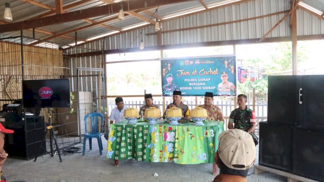 Pimpin Jumat Curhat di Tellu Limpoe, Wakapolres Sidrap Ajak Masyarakat Sukseskan Pemilu Agar Berjalan Kondusif