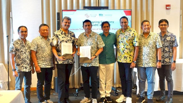 Penandatanganan Nota Kesepahaman (MoU) antara Telkom Data Ekosistem (NeutraDC) dan joint venture dari BDx Data Centers (BDx), Indosat, dan Lintasarta, BDx Indonesia di Pacific Telecommunications Council (PTC) 2024, di Honolulu, Hawaii, AS, pada Minggu (21/01).