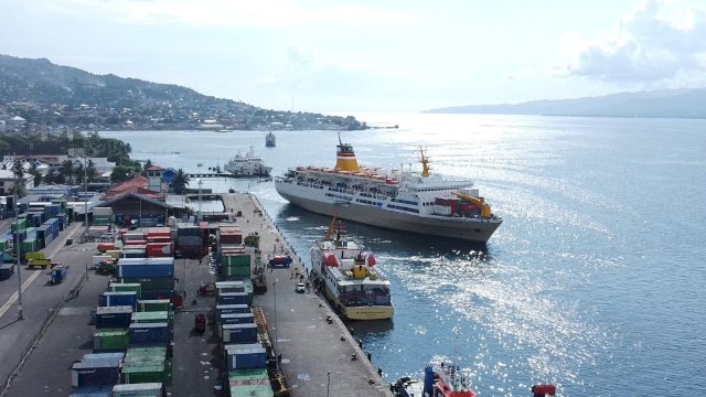 Pelindo Regional 4 mencatat kinerja yang cemerlang dengan berhasil membukukan pertumbuhan arus jumlah penumpang, kapal dan barang rerata diatas 100% di sepanjang 2023 lalu dibandingkan tahun sebelumnya.