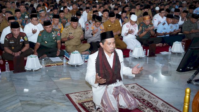 Zikir dan Doa Kebangsaan Untuk Pemilu Damai 2024 di Masjid 99 Kubah Asmaul Husna Kawasan CPI Makassar, Jl. H. Bau, Kota Makassar. Senin, (12/02/2024).