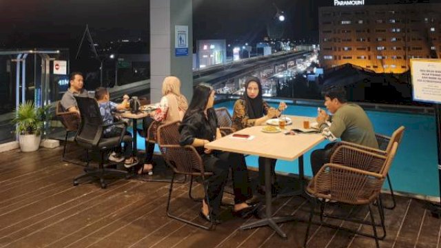 Vasaka Hotel Makassar (ex Teraskita Hotel Makassar) menghadirkan live music untuk menghibur makan malam di Asian Culinary setiap Jumat Dan Sabtu malam.