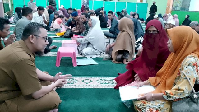 Kesra Salurkan 6000 Insentif Pekerja Keagamaan di Makassar