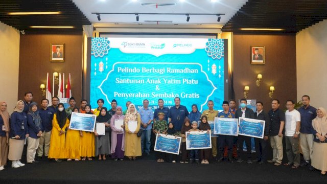 PT Pelindo Jasa Maritim berbagi berkah di bulan Ramadan dengan memberikan bantuan kepada sebagian warga yang bermukim di Kecamatan Wajo, khususnya kelurahan Cambayya. (Foto:Pelindo)