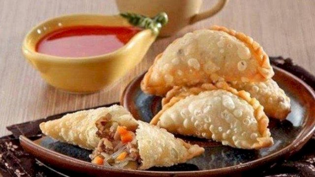 Di Makassar, gorengan primadona warga salah satunya jalangkote untuk dijadikan santapan berbuka puasa. (Gambar ilustrasi)