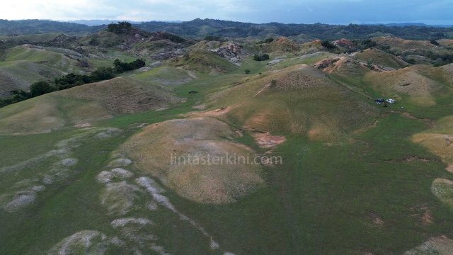 Pemandangan dari udara bukit Teletubbies di Bombana Sulawesi Tenggara. (Foto: Lintasterkini.com)