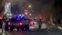 Demo Mahasiswa di Makassar Ricuh, Ada Mobil Petepete Terbakar