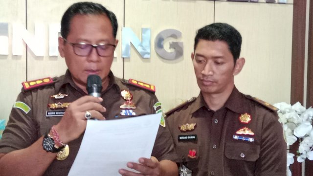Kepala Kejaksaan Negeri Pinrang Agung Kusimantara saat memberikan pernyataan penetapan tersangka Direktur PT Pinrang Sejahtera