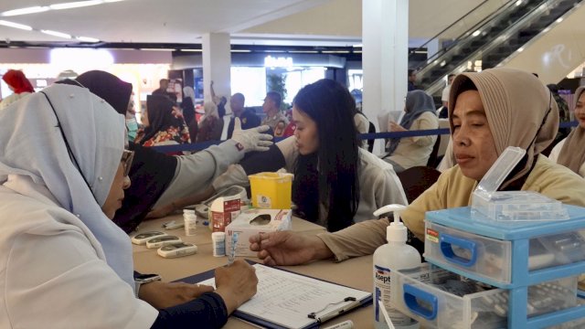 MaRI memulai perayaan HUT ke-24 dengan menggelar syukuran dan doa bersama yang dihadiri oleh jajaran manajemen, tenant, serta outsourcing pada Senin, 18 November 2024 di Masjid Babussalam, Mal Ratu Indah.(Foto:mari)