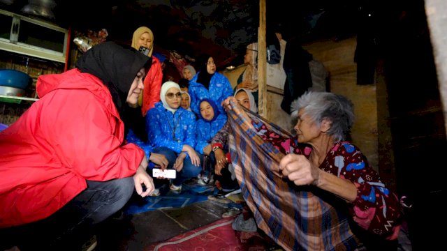 Ketua Tim Penggerak PKK Kabupaten Gowa, Andi Tenri Indah Darmawangsyah, kembali menunjukkan komitmennya dalam mendukung percepatan pengentasan kemiskinan di daerah. (Foto:pemkabgowa)