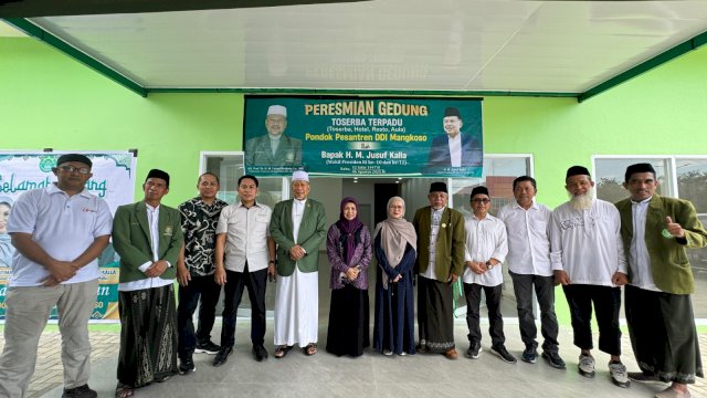 Pondok Pesantren DDI Mangkoso di Kabupaten Barru, Sulawesi Selatan, kini resmi memiliki fasilitas Toserba Terpadu hasil kolaborasi antara Yayasan Hadji Kalla dan program Corporate Social Responsibility (CSR) Bumi Karsa.(Foto:Kalla)