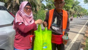 GMTD Berbagi Paket Sembako ke Masyarakat Sekitar Tanjung Bunga 