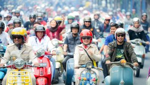 Hadiri Tudang Sipulung, Gubernur-Wagub Kompak Naik Vespa Bersama Pecinta Vespa Plus OKP Serta Tanam Tabebuya Sepanjang CPI
