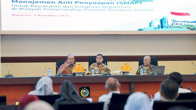 Asisten 1 Bidang Pemerintahan Setda Provinsi Sulawesi Selatan, Ishak Iskandar membuka kegiatan kegiatan Awareness SNI ISO 37001:2016 Sistem Manajemen Anti Penyuapan (SMAP)
