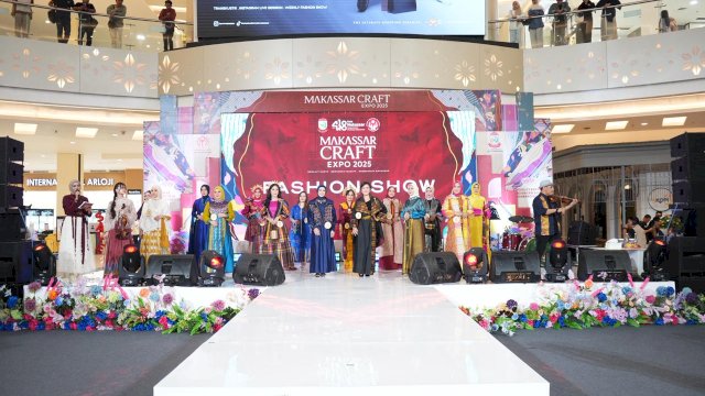 Fashion Show Wastra Jadi Sorotan, Tampilkan Keindahan Kain Khas Sulawesi Selatan