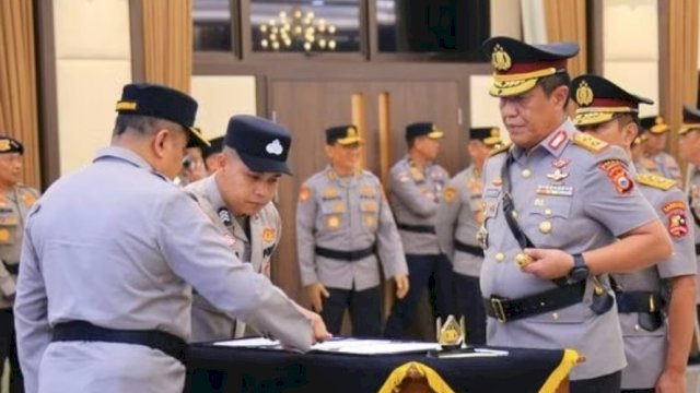 Irjen Djuhandhani Rahardjo Puro Resmi Jabat Kapolda Sulsel, Disambut Hangat dengan Tradisi Angngaru