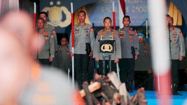 Kapolri Jenderal Listyo Sigit Prabowo memimpin langsung prosesi sakral Renungan Nilai-Nilai Ksatria Bhayangkara dalam rangkaian Apel Kasatwil 2025