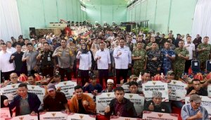 812 Kelompok Tani Sulsel Terima Alsintan, Gubernur Sulsel: untuk Wujudkan Swasembada Pangan