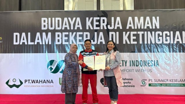 Bumi Karsa meraih Penghargaan Keselamatan dan Kesehatan Kerja (K3) kategori Platinum dari Gubernur Jawa Barat dalam rangka Bulan K3 Nasional, (6/2/2026).(Foto:bumi karsa)